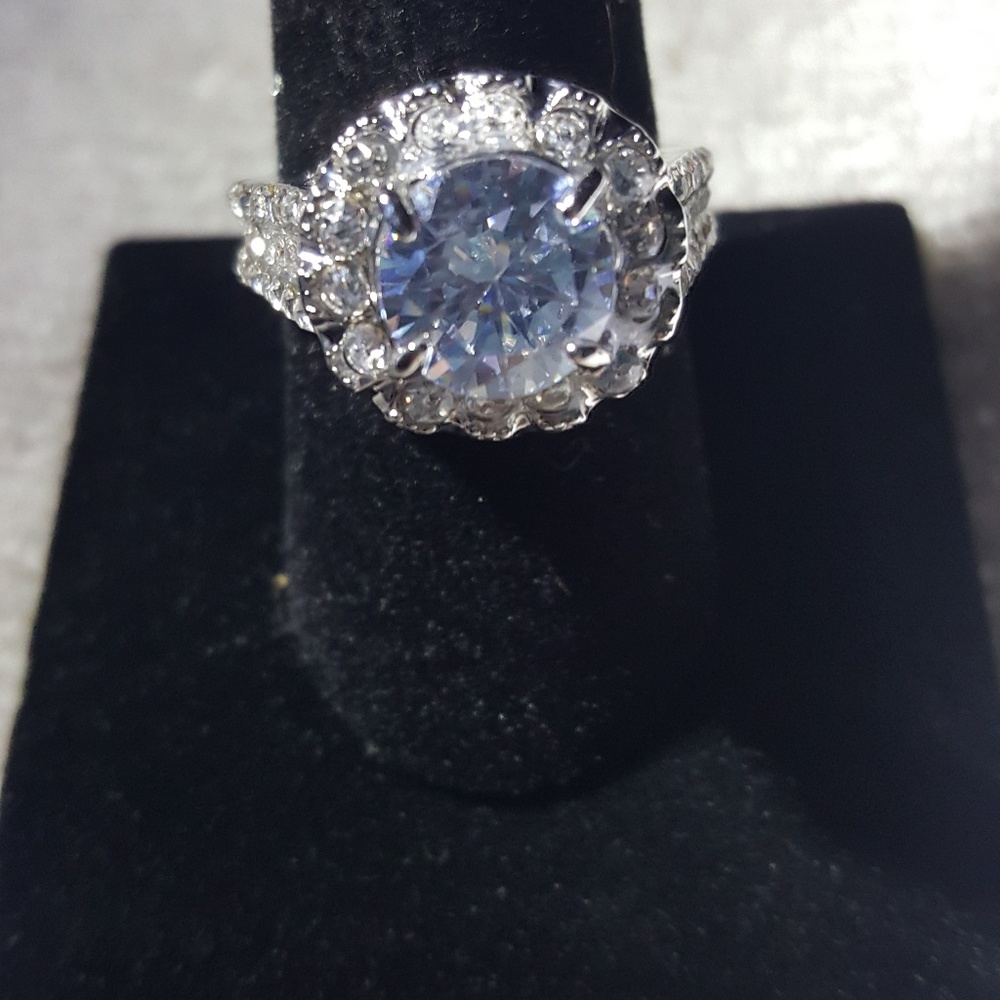 CZ Floret Solitaire Fashion Ring SZ 9 NWOT